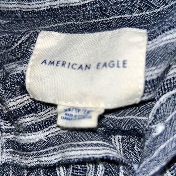American Eagle striped button-down ties in front shirt - Picture 4 of 4